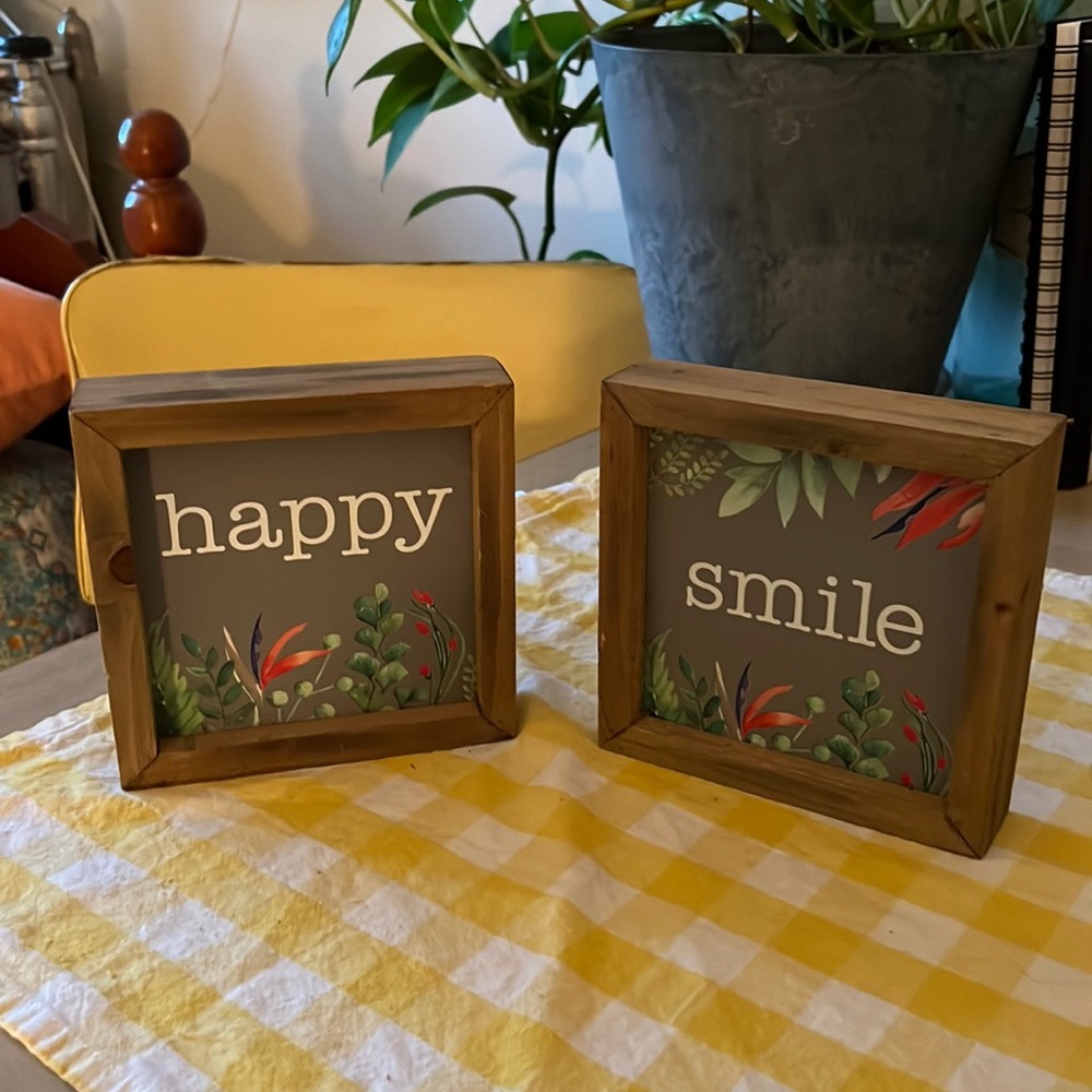 “Happy” and “Smile” square decor